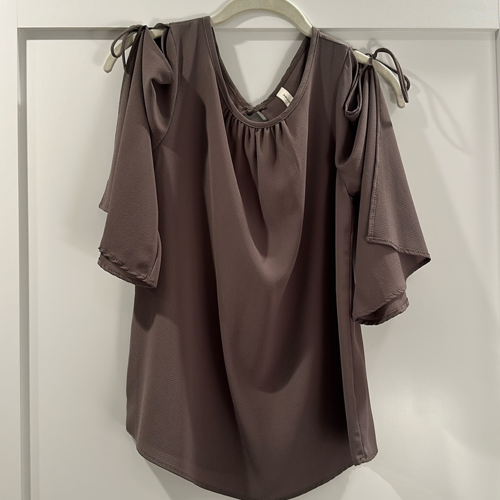 Tyche Cold shoulder flowy Blouse